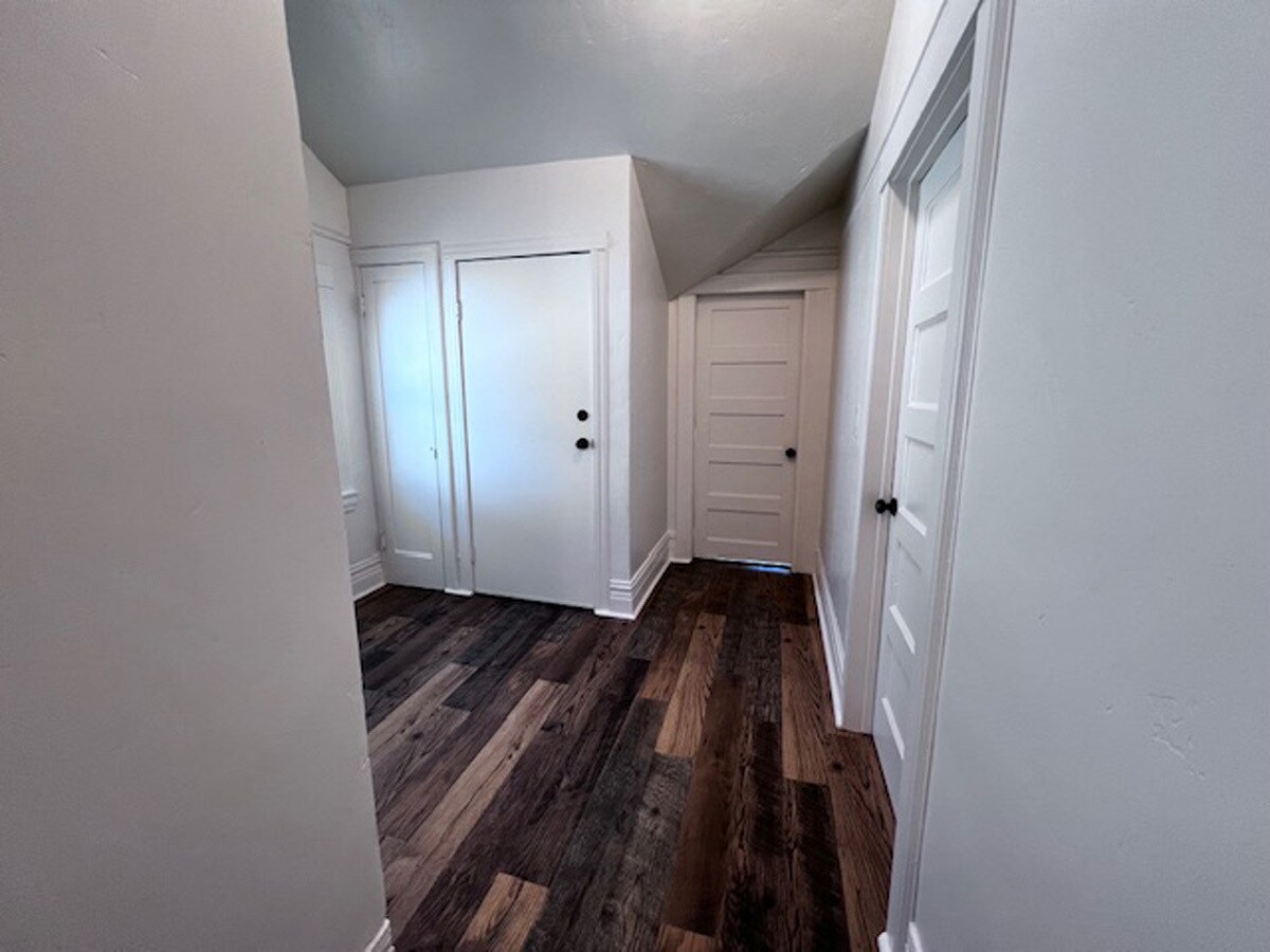 Building Photo - 722 30th St