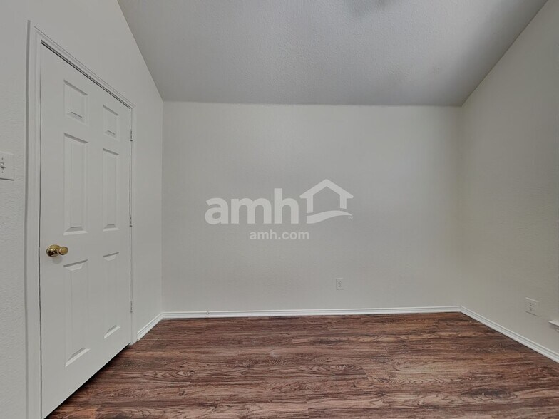 Building Photo - 1013 White Marlin Dr