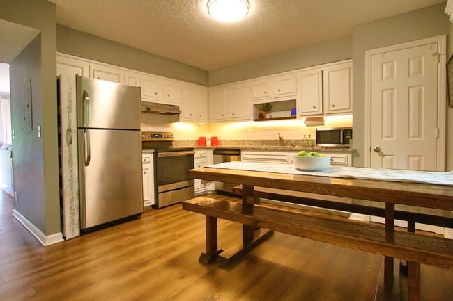 Building Photo - UPDATED CONDO IN THE HEART OF BRENTWOOD . . . PLUS AMENITIES!!!