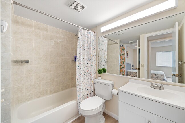 Building Photo - 112 Lake Pine Cir