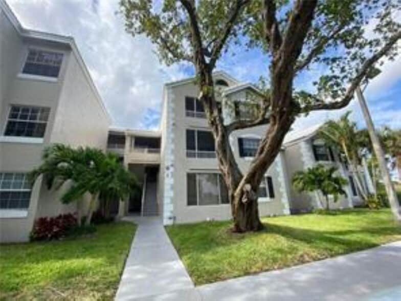 Building Photo - 2841 N Oakland Forest Dr