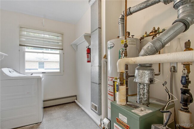 Building Photo - 433 Linwood Ave