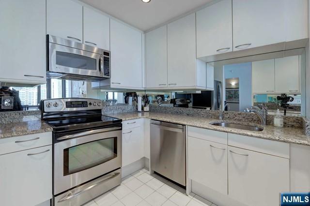 Building Photo - 100 Carlyle Dr