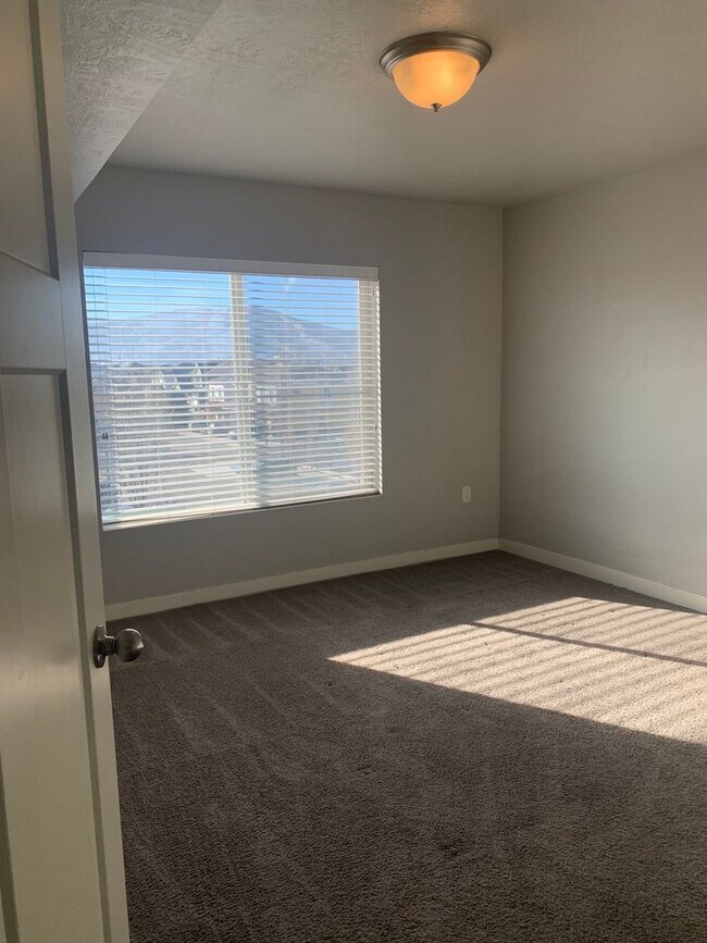 Building Photo - Lyman Triplex