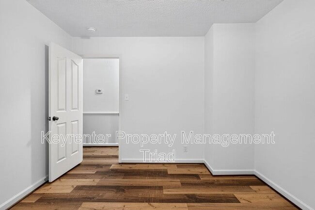 Building Photo - 9415 Glen Cross Dr