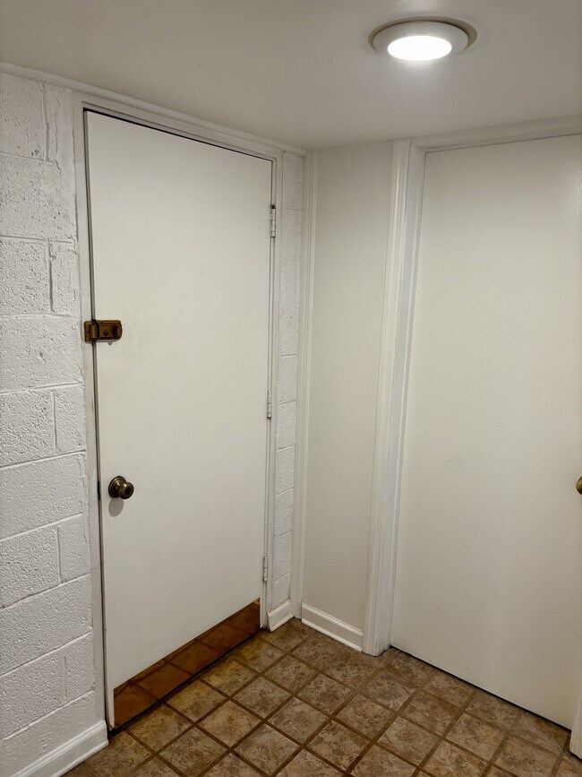Building Photo - 4106 Woodlawn Pike