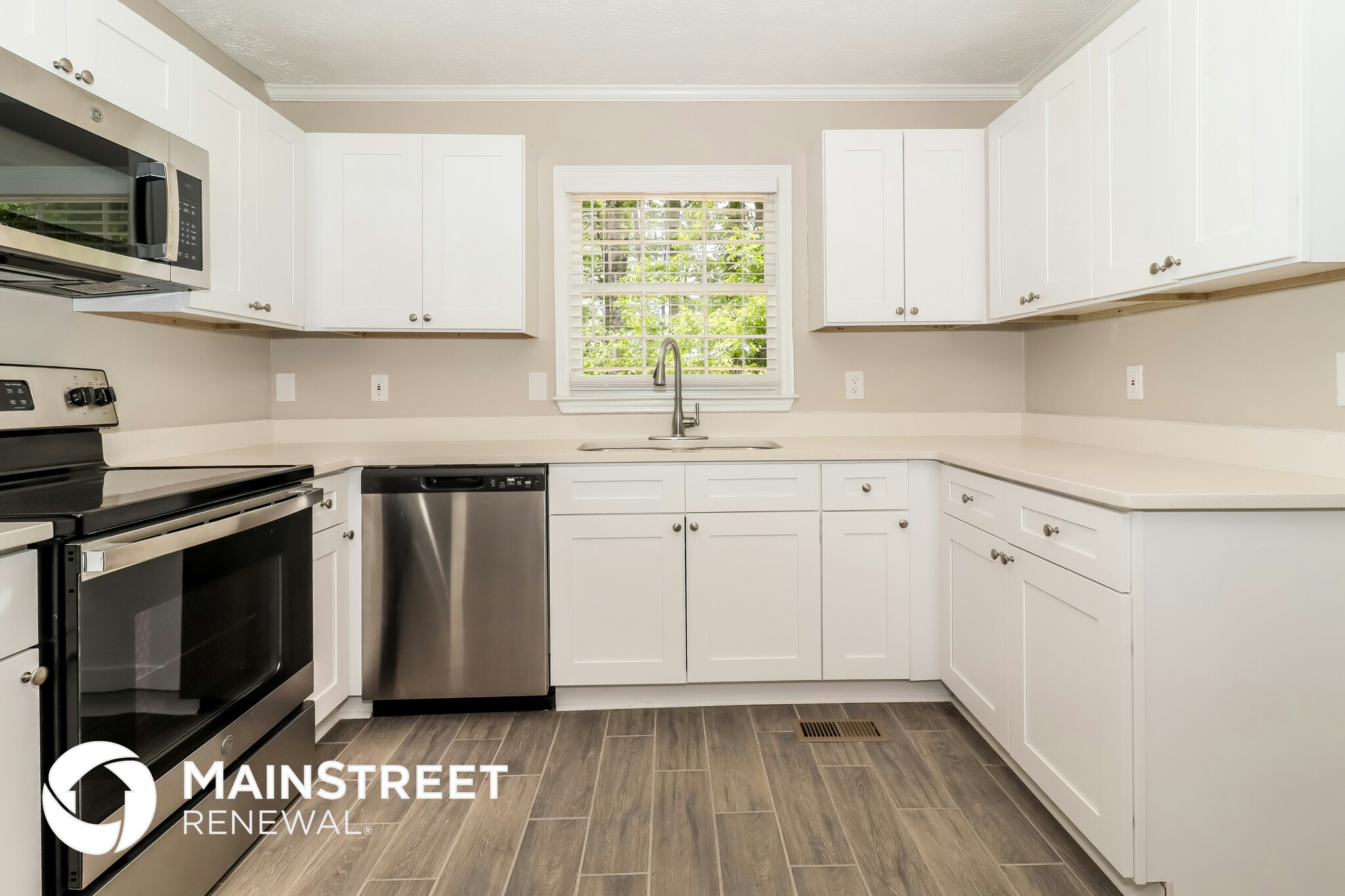 Building Photo - 1557 Isham Dr