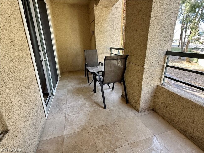 Building Photo - 210 E Flamingo Rd