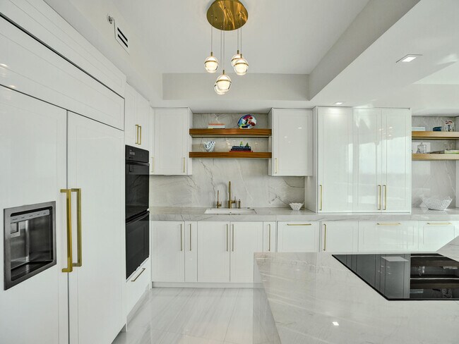 Building Photo - 411 N New River Dr E