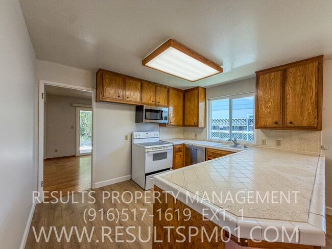 Building Photo - 6936 Brookcrest Way