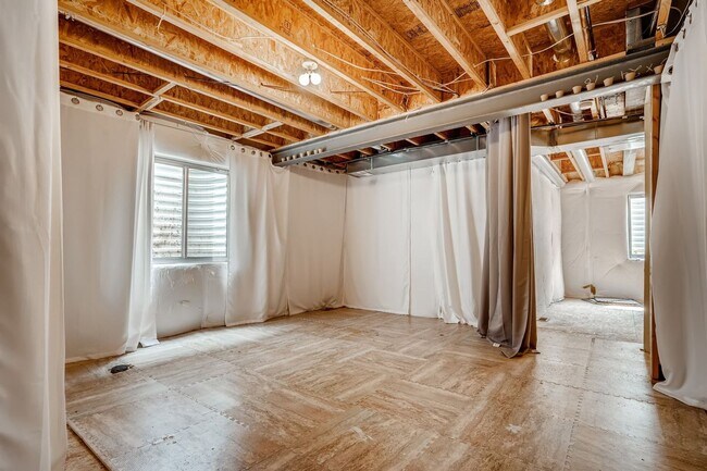 Building Photo - Gorgeous light and bright home in desirable Hearth neighborhood