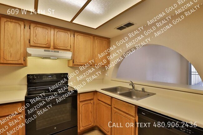 Building Photo - Tempe Los Prados