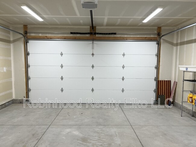 Building Photo - 2433 5th St