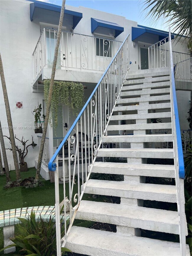 Building Photo - 225 SE 16th Ave