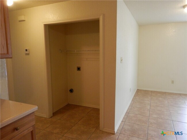 Building Photo - 306 Oelkers Dr