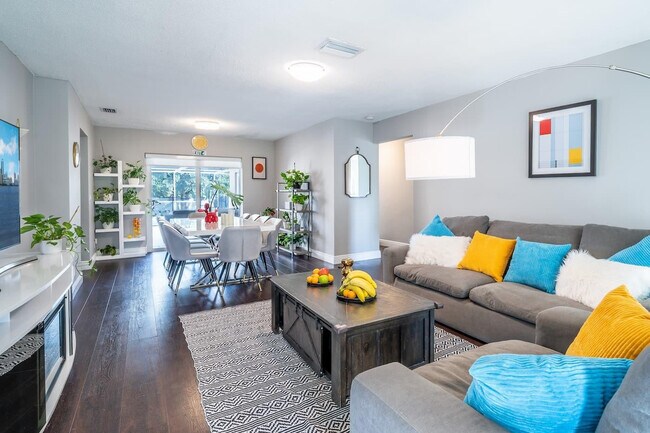 Building Photo - 2101 N 52nd Ave