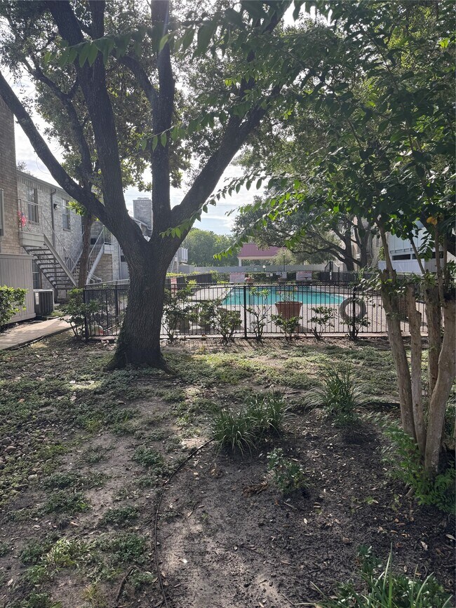 Building Photo - 10821 Braes Bend Dr