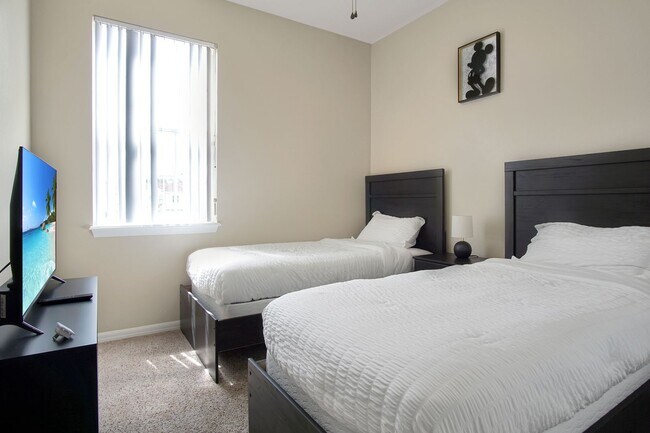 Building Photo - Modern 3-Bedroom, 2-Bath Townhouse near Ch...