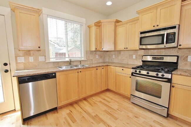 Building Photo - Immaculate Home w/Open Floor-Plan Nestled on the Boise Bench