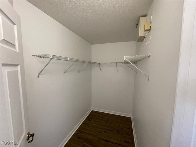 Building Photo - 1611 Hines Ave