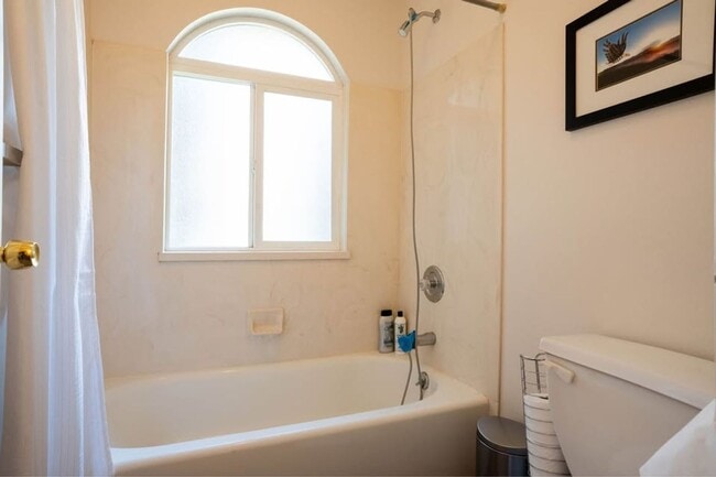 Building Photo - 1912 Oregon Ave