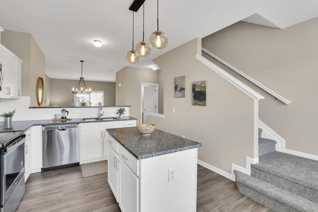 Building Photo - 483 Autumn Ridge Cir