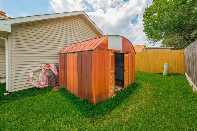 Building Photo - 15934 Barbarossa Dr