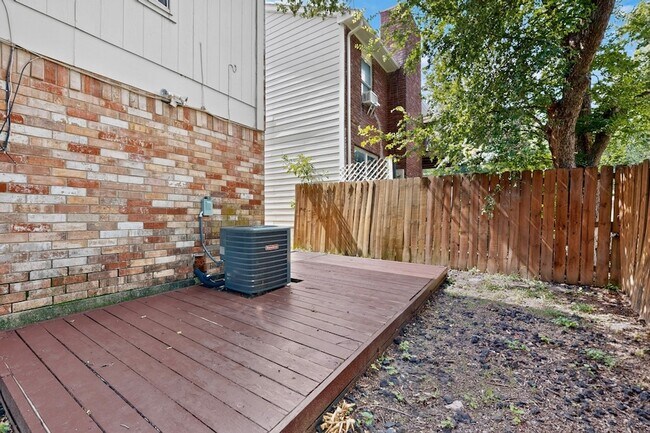 Building Photo - 6120 Cypress Point Dr
