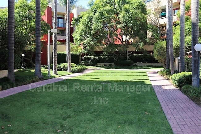 Building Photo - 3961 Via Marisol