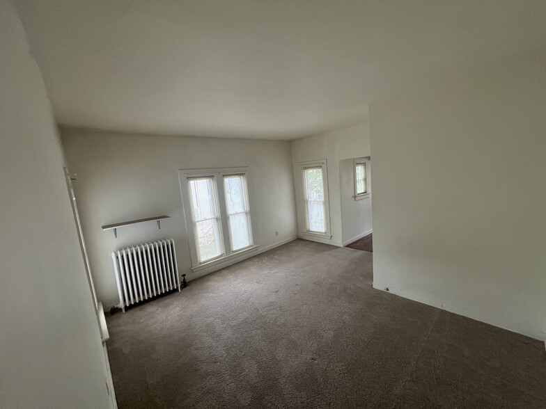 Building Photo - 413 10th St S