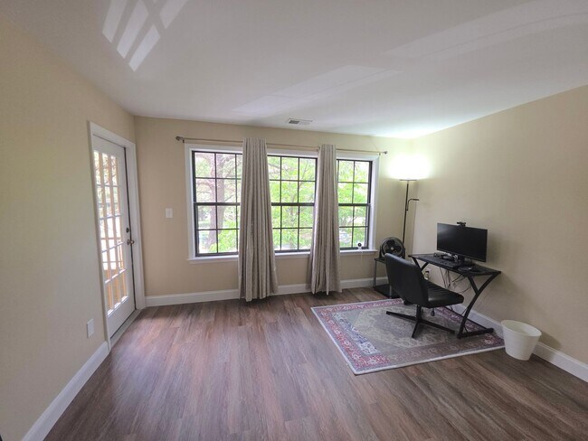 Building Photo - Rare opportunity! Furnished 2nd fl condominium boasting 2 large bedrooms, 2 full bathrooms, forma...