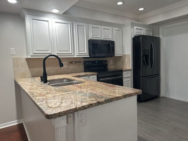Building Photo - CARROLLWOOD VILLAGE REMODELED TOWNHOUSE