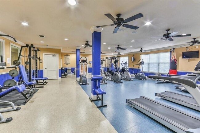 Building Photo - Beautiful 1st Floor Corner Condo – Modern ...