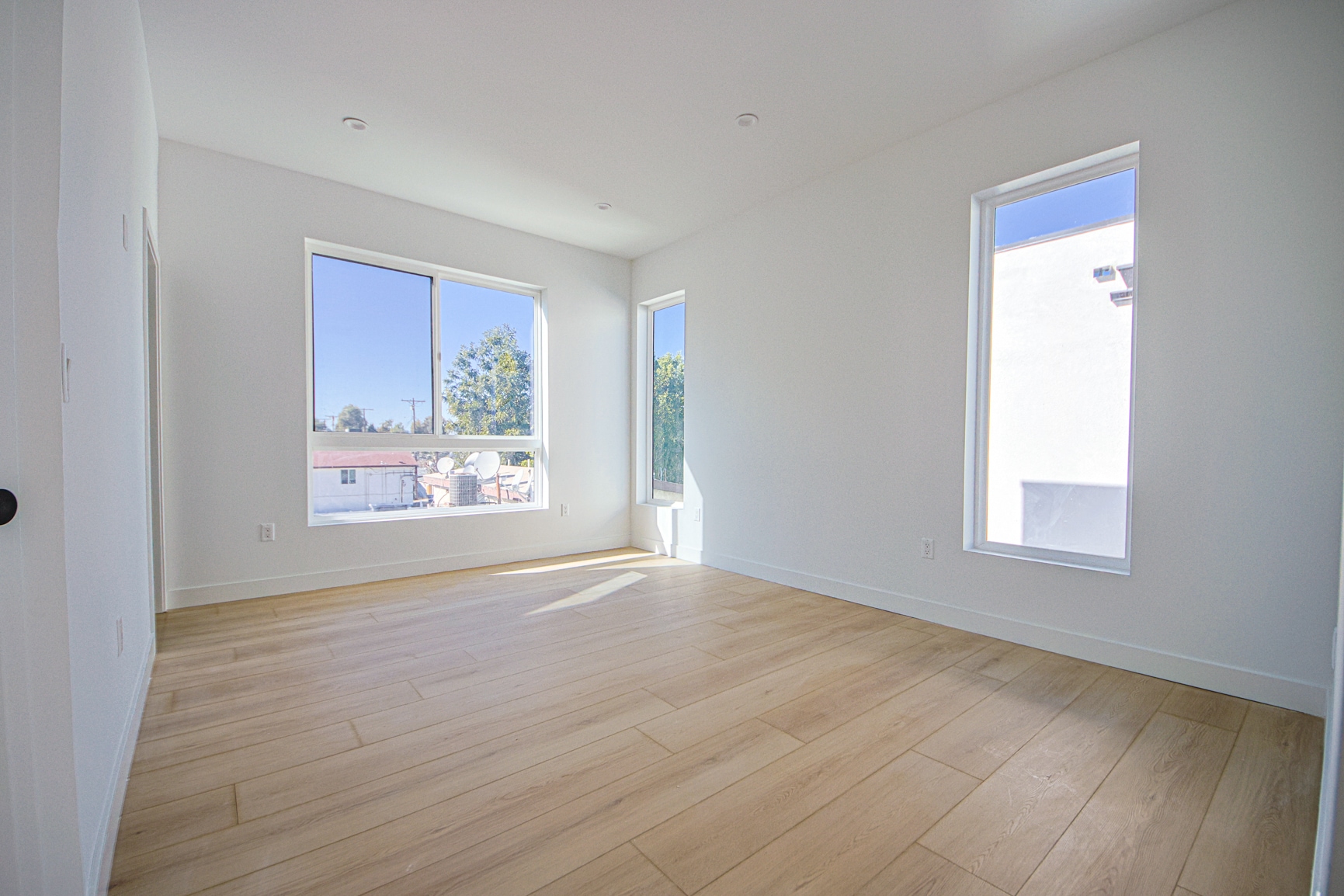 Building Photo - 6405 Odessa Ave