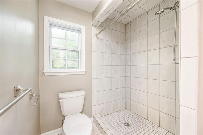 Building Photo - 4293 Rickenbacker Way NE