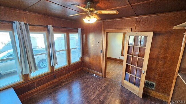 Building Photo - 307 Sterling Ave