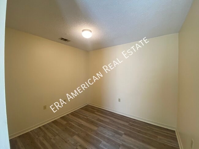 Building Photo - 925 Holbrook Cir