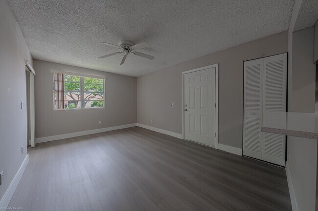 Building Photo - 1247 SW 46th Ave