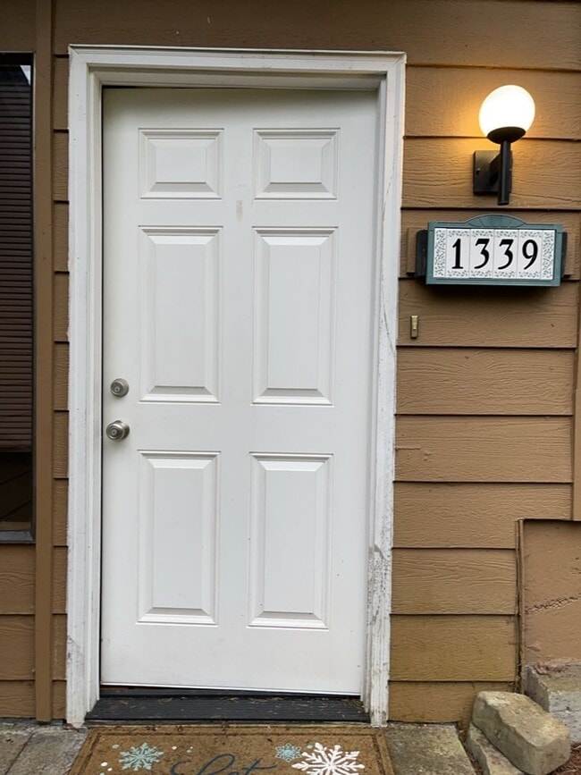 Building Photo - Spacious 3 Bedroom Home for Rent in Whatcom Falls Neighborhood!