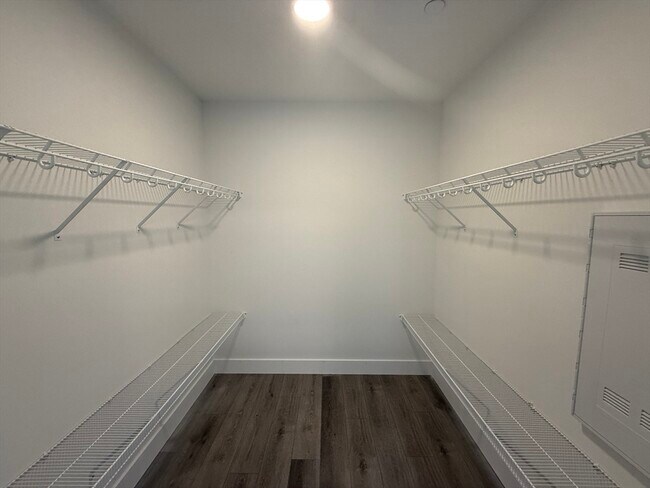 Building Photo - 251 Sladen St