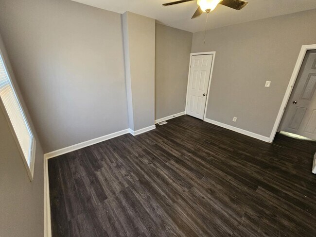 Building Photo - 3 Bedroom 2 bathroom Townhouse in Pigtown