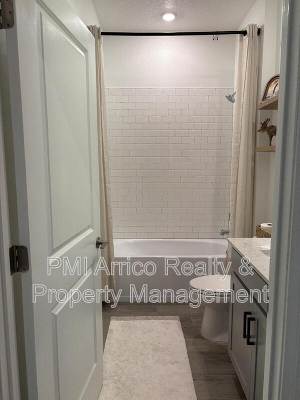 Building Photo - 11679 74th Cir E