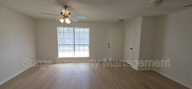 Building Photo - 235 Vista Way