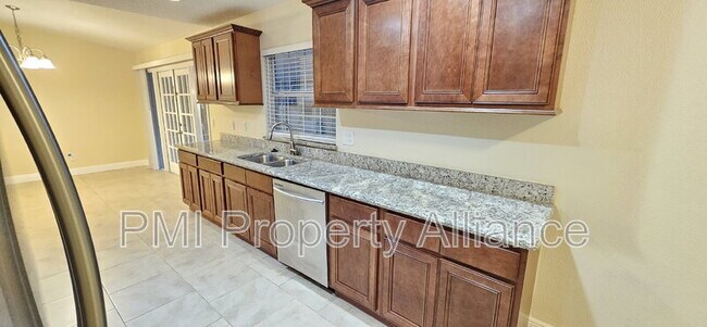 Building Photo - 703 Sunbury Ct