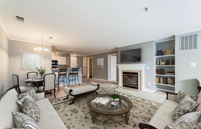 Building Photo - 1100 Quaker Hill Dr