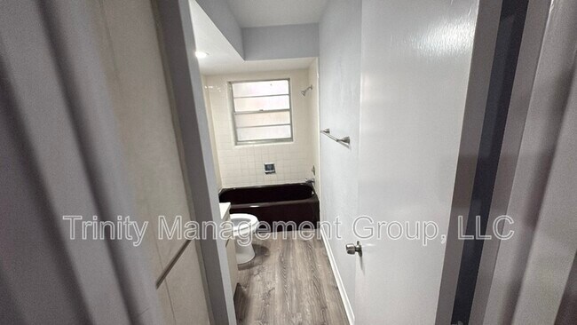 Building Photo - 12275 Linden Dr