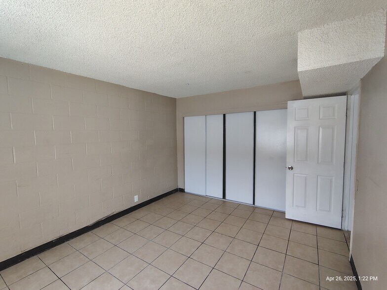 Building Photo - 2929 Elm Ave