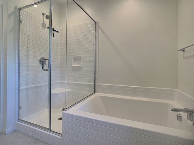 Building Photo - Fully Remodeled 3bed/2.5bath House.