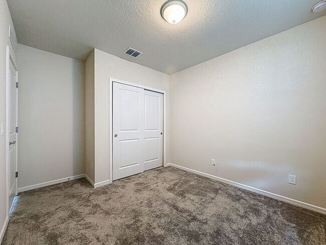 Building Photo - Tohoqua Beauty!