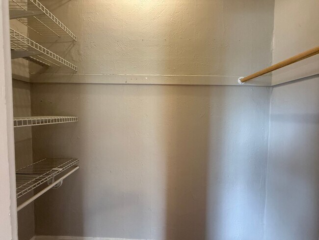 Building Photo - Elegant 2 Bed, 1 Bath Home on South Hill!
